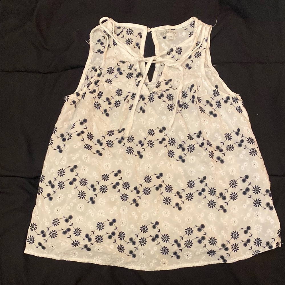 Taylor & Sage Cream Gray Sleeveless Tie Front Blouse